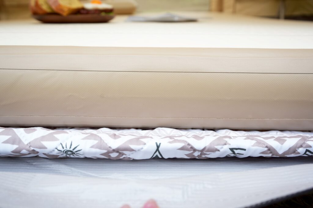 露營床墊推薦｜帶你解眠月TPU拉絲充氣床-2